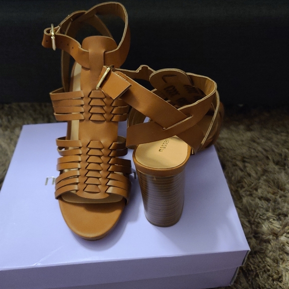 Sandals - Picture 2 of 5